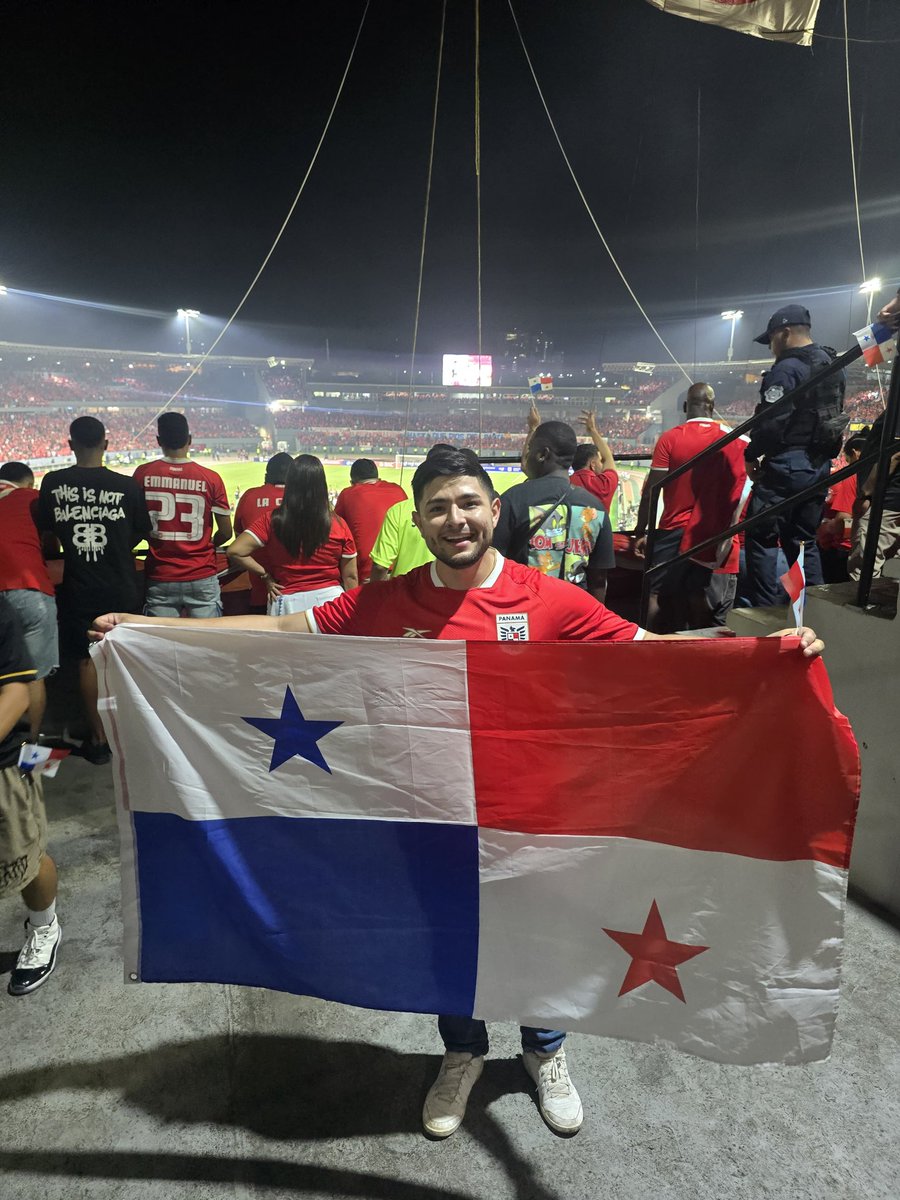 EduardoAGaitan's tweet photo. Dos peticiones, señor presidente:

1. Día libre mañana
2. Cédula panameña inmediata para Thomas Christiansen y Bolillo

VIVA PANAMÁ 🇵🇦🇵🇦🇵🇦🇵🇦🇵🇦 ¡¡¡VAMOS PAL MUNDIAL!!!! https://t.co/kZbnryQ97L