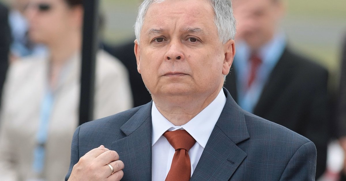 2008 год. Россия начала вторжение в Грузию. Президент Польши Качиньский на площади в Тбилиси призвал объединиться и пока не поздно остановить людоедов: «Сегодня - Грузия, завтра - Украина, потом - страны Балтии»

Его тогда не услышали. Через 2 года его самолет разобьется в России