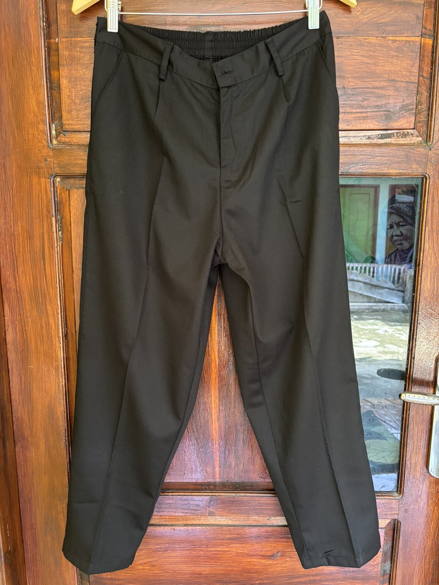hanjishinetrds's tweet photo. baggy pants hitam size xxxl tapi pernah dikecilin kurang lebih jadi xxl https://t.co/KS81LV6eZh