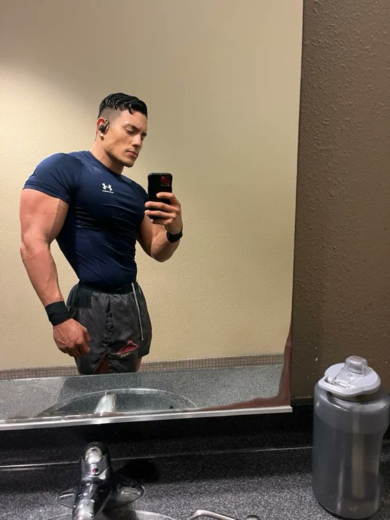 I just received T-Shirt from cuckwatcher via Throne. Thank you! throne.com/dantekingalpha #Wishlist #Throne