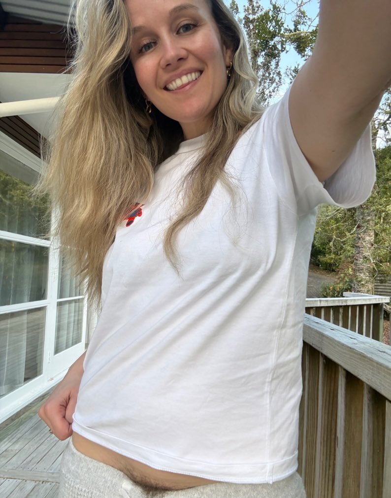 blondiewithfuzz's tweet image. Do you judge me for not shaving?