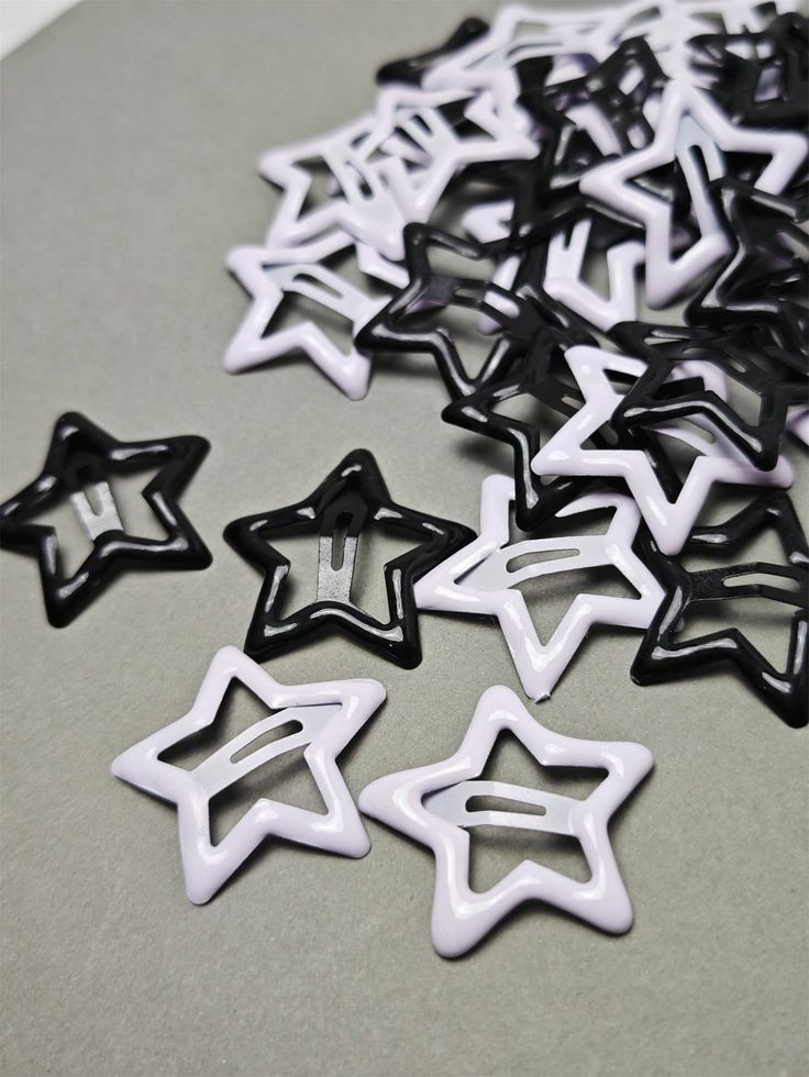 Omamicollective's tweet photo. Star clips
₦250 Each, ₦1000 for 10
Colours: silver, black, white
Location: Tanke, Ilorin 
Whatsapp: 081.53.64.6022 
#starclips #hairclips #hijabclip https://t.co/4vICrBsfln
