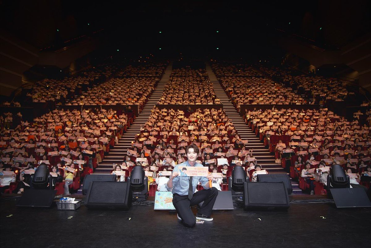 mojiddot's tweet photo. 2025 LEE JONG SUK ASIA FANMEETING TOUR [With : Just Like This] in Taipei

李鍾碩完全是With們的菜！
舞步、歌聲與飛吻，像光一樣落在每個人心上🧡
希望大家都是帶著被療癒的心情、揚著笑意回家
因為這份幸福就是鍾碩想送給 With 的禮物✨

#이종석 #leejongsuk #jongsuk #イジョンソク https://t.co/4Cfgz7naXt