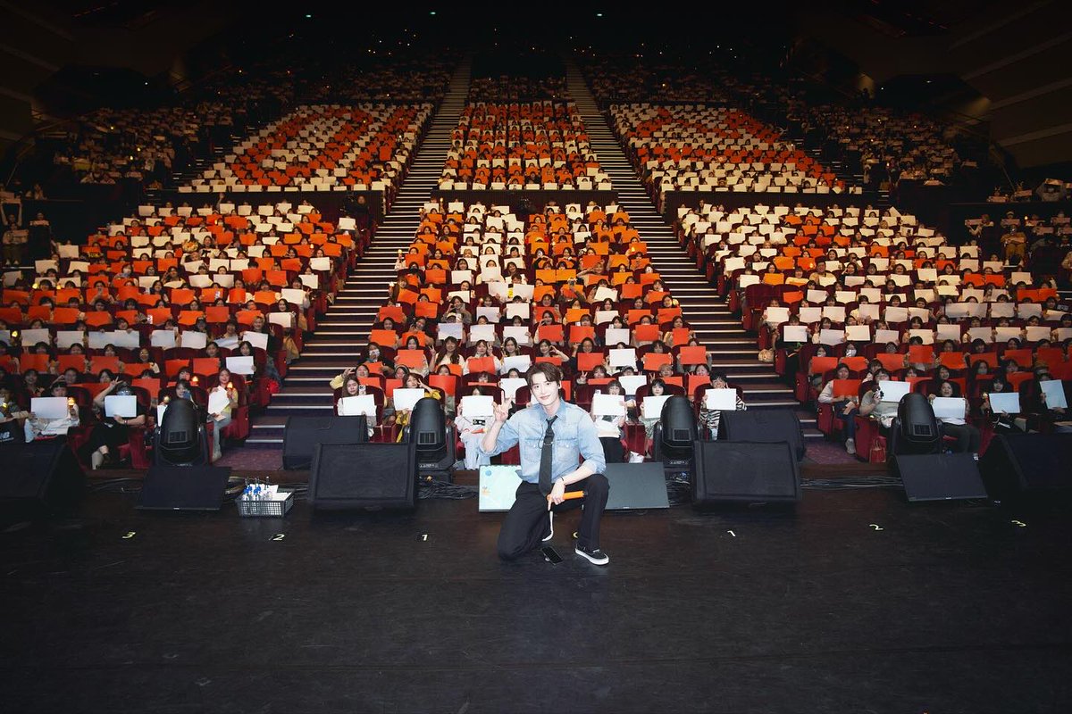 mojiddot's tweet photo. 2025 LEE JONG SUK ASIA FANMEETING TOUR [With : Just Like This] in Taipei

李鍾碩完全是With們的菜！
舞步、歌聲與飛吻，像光一樣落在每個人心上🧡
希望大家都是帶著被療癒的心情、揚著笑意回家
因為這份幸福就是鍾碩想送給 With 的禮物✨

#이종석 #leejongsuk #jongsuk #イジョンソク https://t.co/4Cfgz7naXt