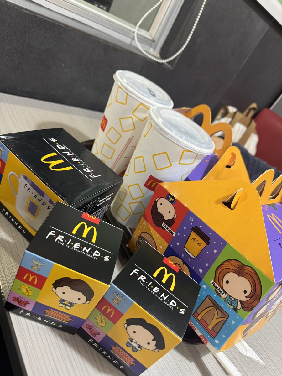 Te amo <a href="/McElSalvador/">McDonalds ElSalvador</a> a ti y tu colaboración con FRIENDS 🥹🫶🏽