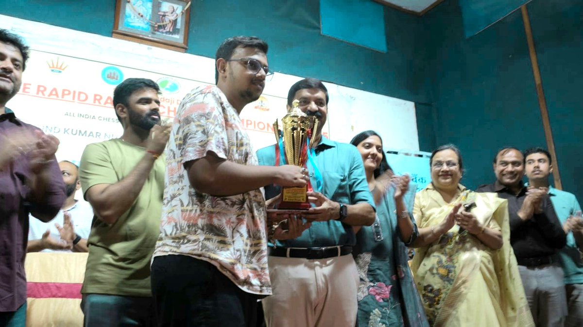 ChessbaseIndia's tweet image. Mitrabha Guha triumphs at 2nd Shri Dadaji Dhuniwale Rapid Rating Open 2025

Top 3
🥇GM @MitrabhaGuha 8.5/9
🥈IM Akshat Khamparia 8.5/9
🥉IM Aaryan Varshney 8/9

#Chess #ChessBaseIndia #Khandwa #MadhyaPradesh #India