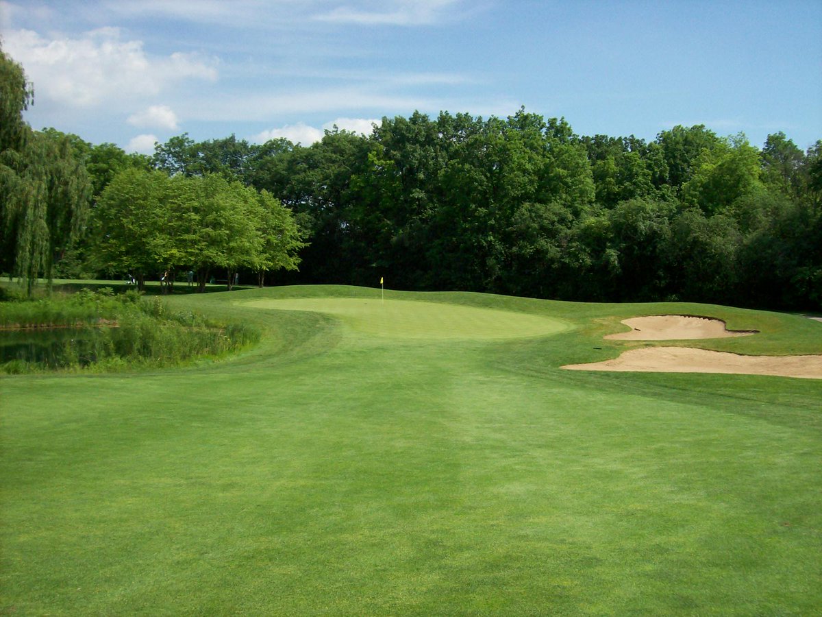 Golfaid's tweet image. From its 1926 beginnings as The Antlers Club to today’s 27-hole Wheaton favorite, we dive into the full history behind this Chicagoland landmark.
Read the story 👉 chicagogolfreport.com/arrowhead-golf… #ChicagoGolf #GolfHistory #WheatonIL