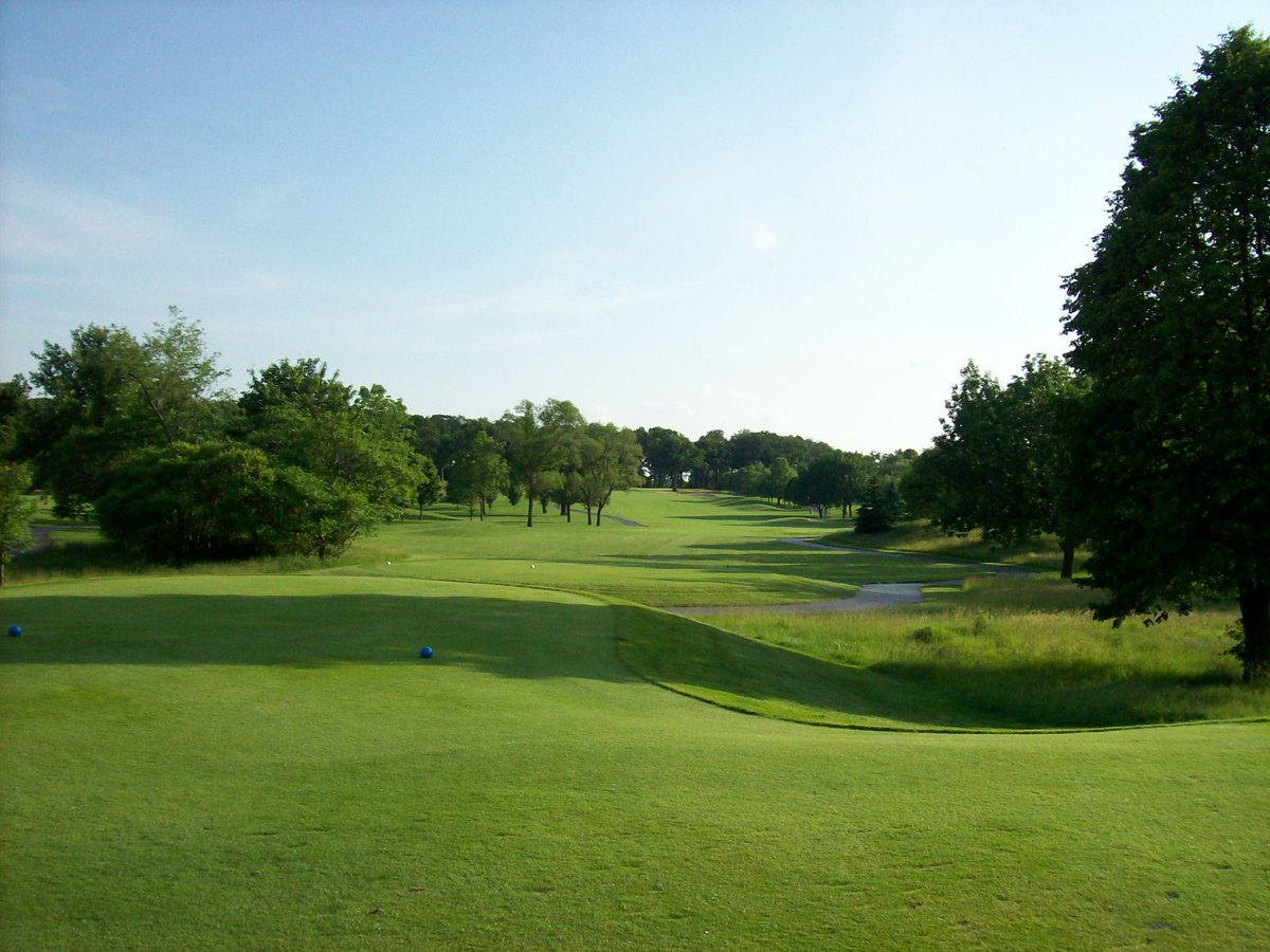 Golfaid's tweet image. From its 1926 beginnings as The Antlers Club to today’s 27-hole Wheaton favorite, we dive into the full history behind this Chicagoland landmark.
Read the story 👉 chicagogolfreport.com/arrowhead-golf… #ChicagoGolf #GolfHistory #WheatonIL