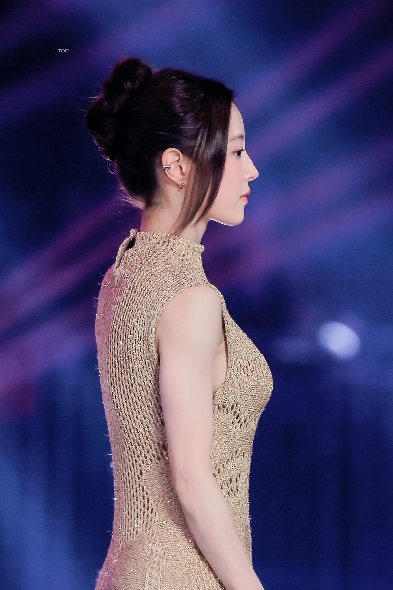 251115 이세영 KGMA 시상

예쁜 사진 더 많이 올리고 싶었는데,, 마이크 때문에 사진이 별로 없네요🥹

top-of-230.tistory.com/m/50

#이세영 #LEESEYOUNG #李世榮