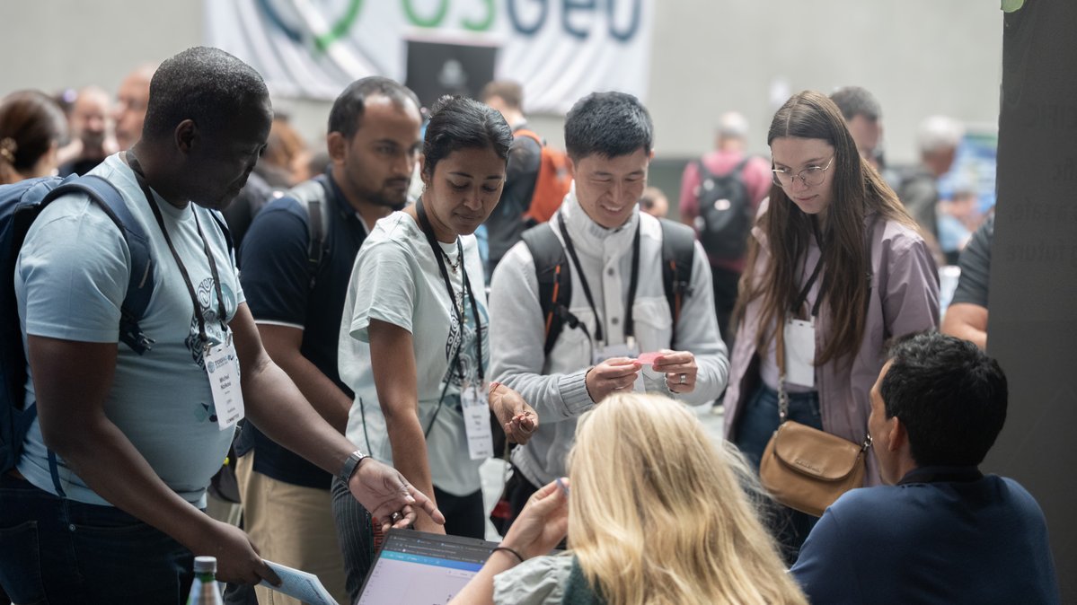 spc_cps's tweet image. Day 3 of SPC&apos;s DE Pacific @ FOSS4G was about lightning talks, workshops &amp;amp; the upcoming project, CleanSeas, which is in collaboration with GIZ &amp;amp; SPREP that focuses on mapping marine debris using EOO for better waste management, policy improvements &amp;amp; stronger regional cooperation.