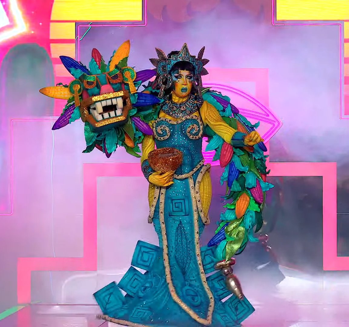 Avispaqueen14's tweet image. Karime le dió la beca suprema a NAYLA DOWNS y la acompaño al draga altar 🥺💔
Muchas gracias por todo el arte que nos diste NAYLA LA MAS! ♥️♥️♥️💖

#LMD7