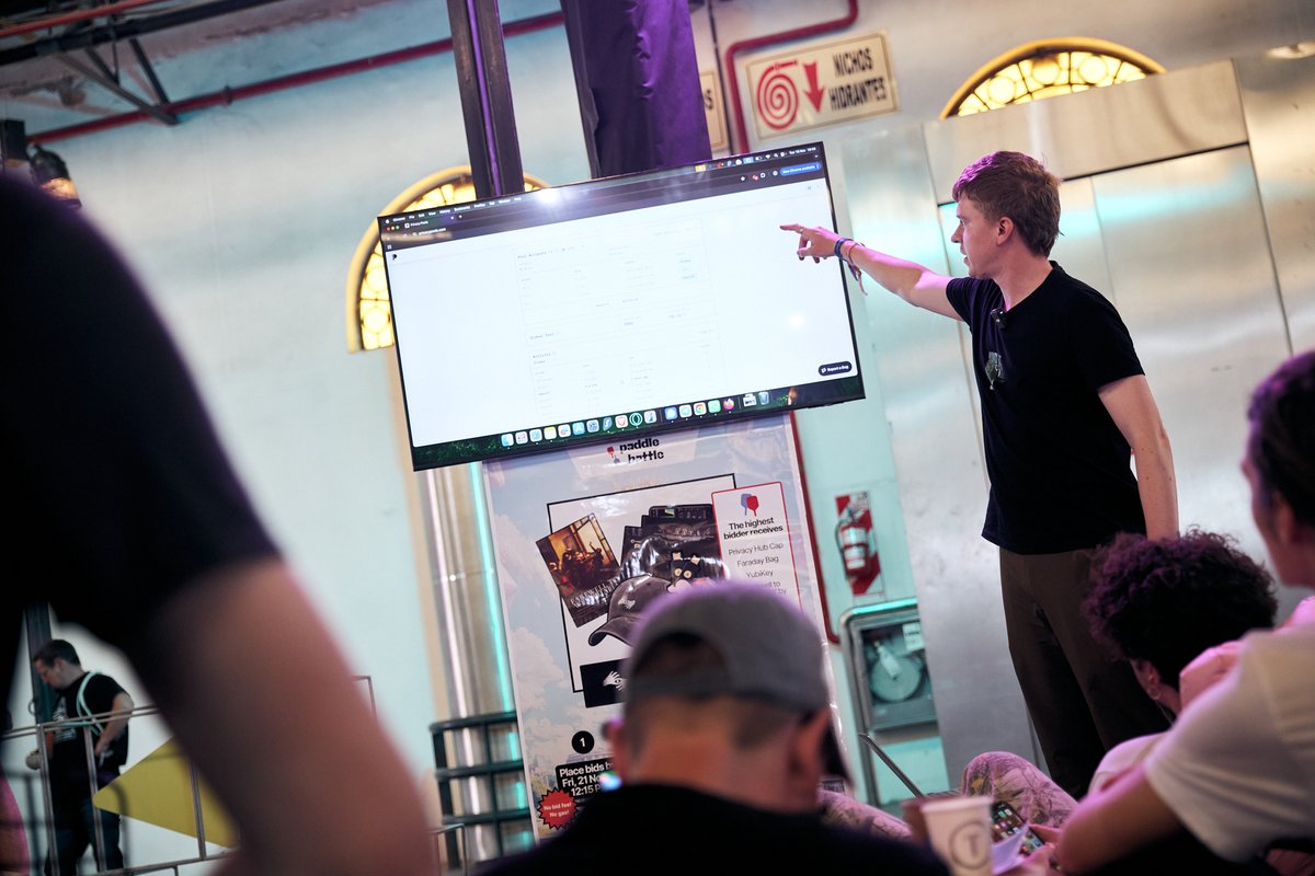 0xprivacypools's tweet image. wrapping up day 2

love to see so many people show up to see how Privacy Pools works live!

our product lead @0xmikemcc gave a live demo at the Privacy Hub today.

thank you @Cyph3rVae, @FryCookVC, and @PryvitKyle for organizing practical privacy day at @EFDevcon. it was a huge…