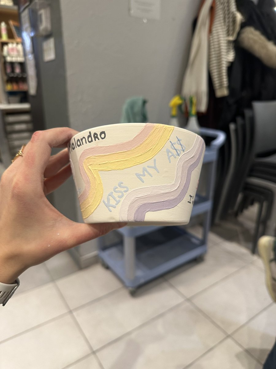vincentalyssa_'s tweet photo. I’ve been to the ceramic cafe here in MTL and once again I ate it https://t.co/gU5GkGcN8u