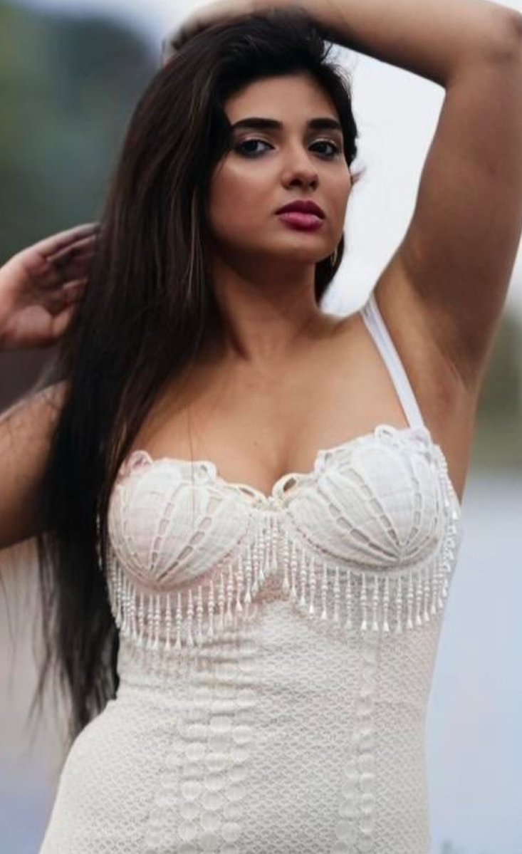 Sixty9IQ's tweet image. She                              or                               Her