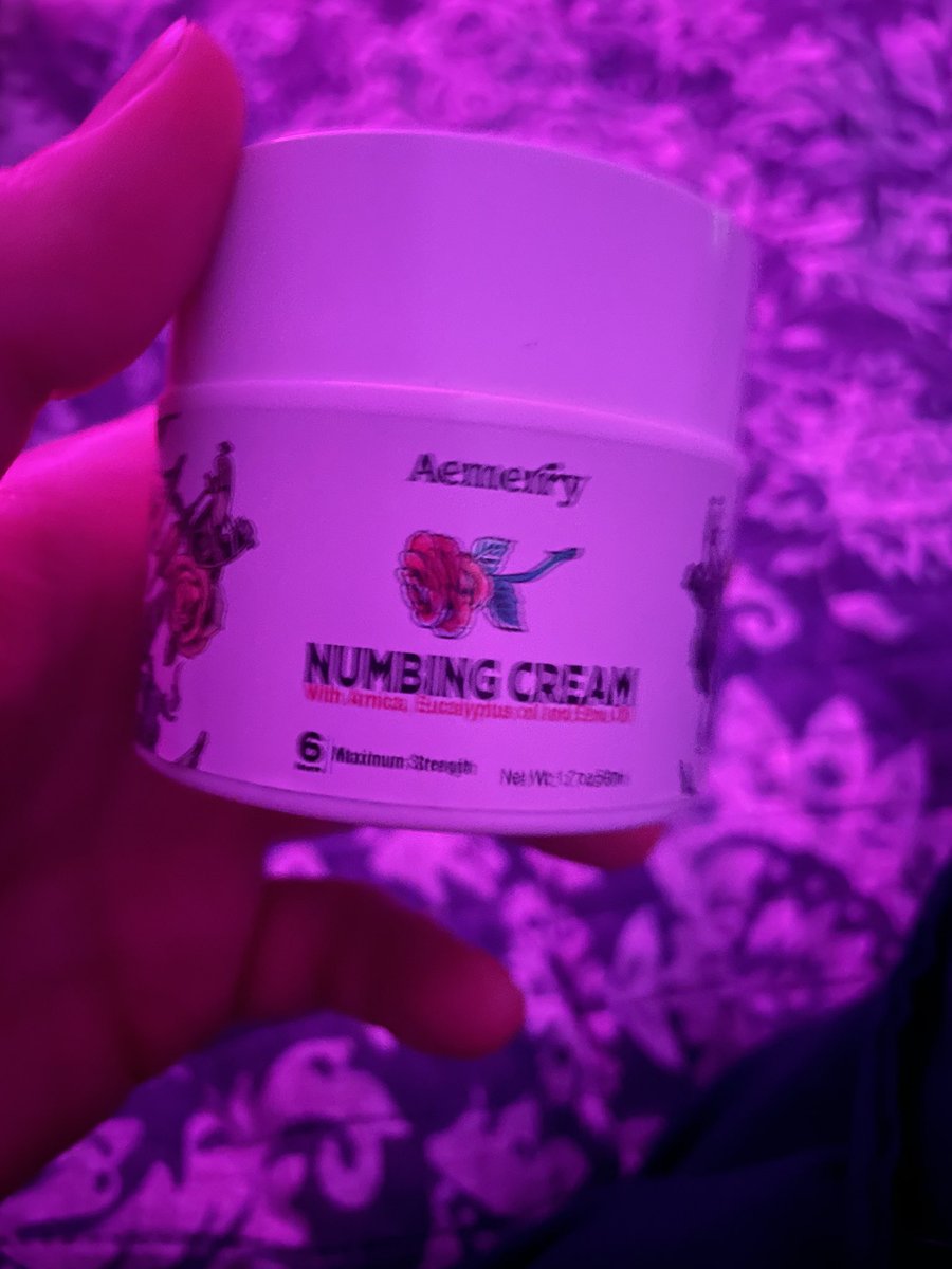 axiiaquen3's tweet image. Yall… lemme put you on tattoo numbing cream. Shits awesome. Painful acne? Itchy hives? Irritating eczema? Owie bug bites? Blisters? Splinters? etc.. slap some numbing cream on it. Moisturizers it and takes the pain away. Win win