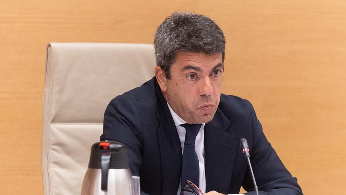 ElHuffPost's tweet photo. La jueza de la DANA 'desmonta' la excusa de la mochila de Mazón: canceló una llamada de Pradas a las 19.10h. https://t.co/pmhsjC6ruw https://t.co/u8I1woAKXV