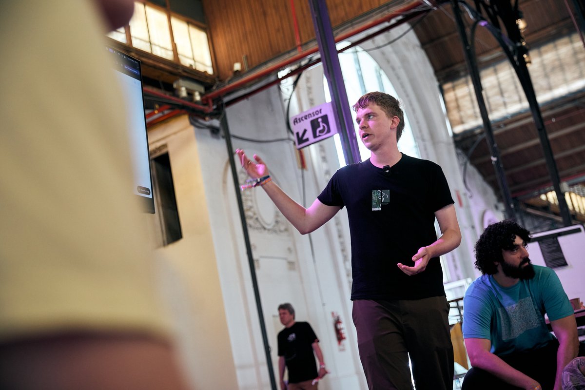 0xprivacypools's tweet image. wrapping up day 2

love to see so many people show up to see how Privacy Pools works live!

our product lead @0xmikemcc gave a live demo at the Privacy Hub today.

thank you @Cyph3rVae, @FryCookVC, and @PryvitKyle for organizing practical privacy day at @EFDevcon. it was a huge…