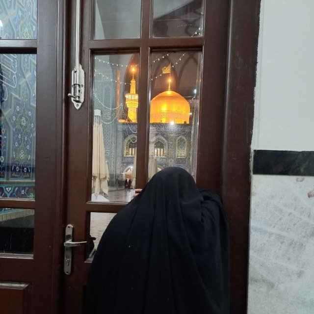 به غیر از تو من تکیه‌گاهی ندارم 
به غیر از حرم سرپناهی ندارم

#الرئوف🌹