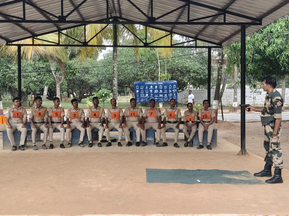 stcbsfbangalore's tweet image. THE #BORDERMAN 
#जीवनपर्यन्तकर्त्तव्य

Training Activities 

सीमा सुरक्षा बल - सर्वदा सतर्क                              

#NationFirst 
#FirstLineOfDefence
@BSF_India
@BSF_ANO_Command