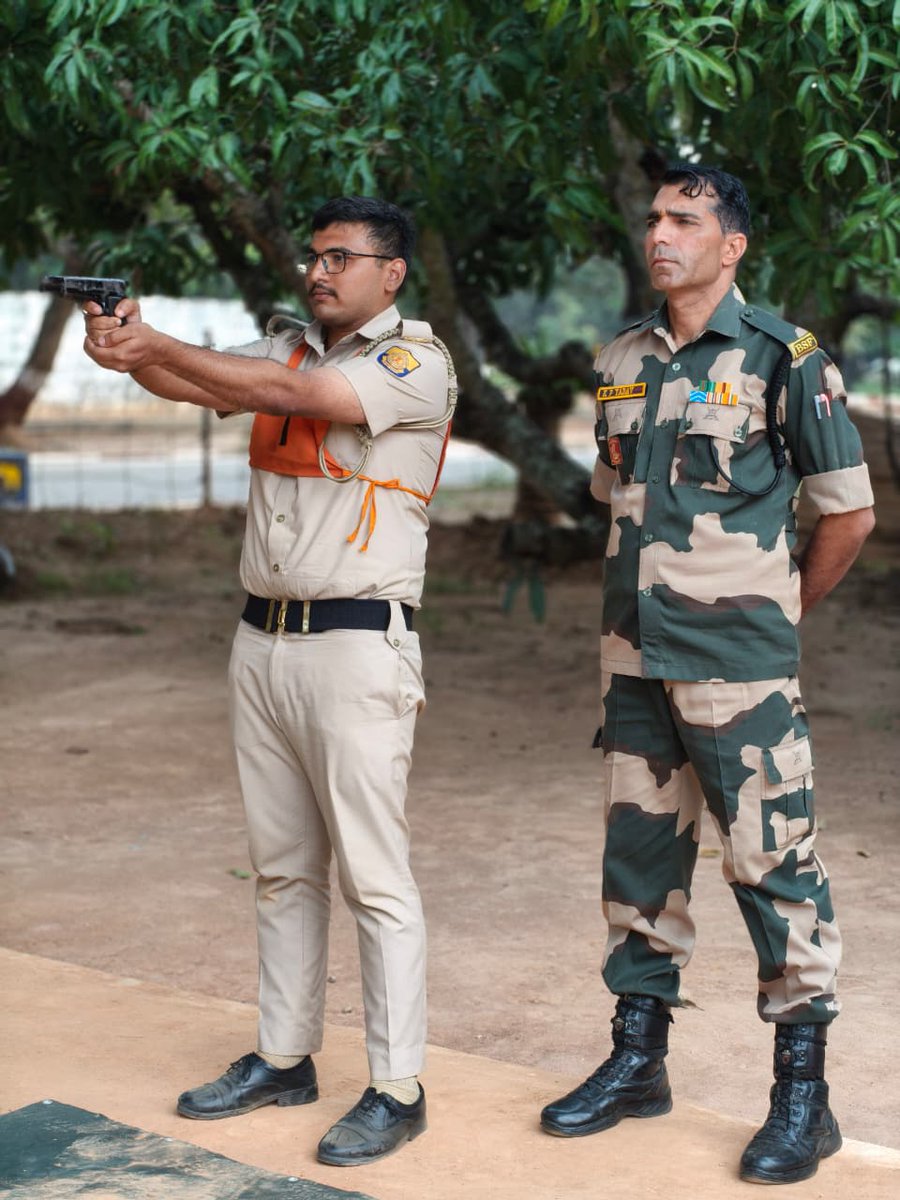 stcbsfbangalore's tweet image. THE #BORDERMAN 
#जीवनपर्यन्तकर्त्तव्य

Training Activities 

सीमा सुरक्षा बल - सर्वदा सतर्क                              

#NationFirst 
#FirstLineOfDefence
@BSF_India
@BSF_ANO_Command