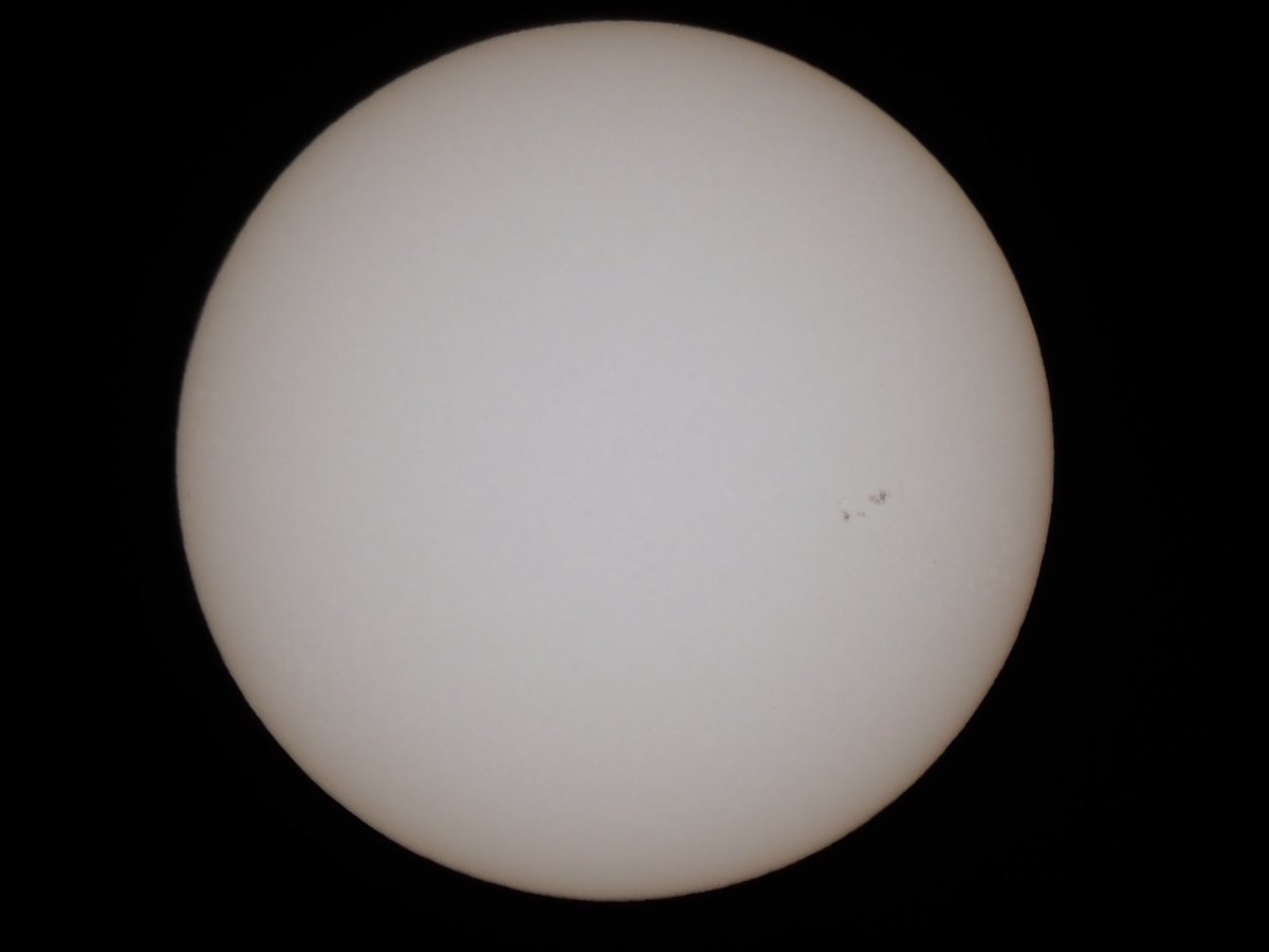 embeddedark's tweet image. #イマ太陽  #イマソラ #mysky #OLYMPUS #OMD #EM1MarkIII #MZD #ED #100400mmF5063ISii #400mm #デジタルテレコン #35mm換算 #1600mm #KenkoPro #ND100000 #減光 #ISO64 #f6てん3 #800分の1秒 #静音モード #手持ち #5軸シンクロ手ぶれ補正ON #JPEG撮って出し #トリミング