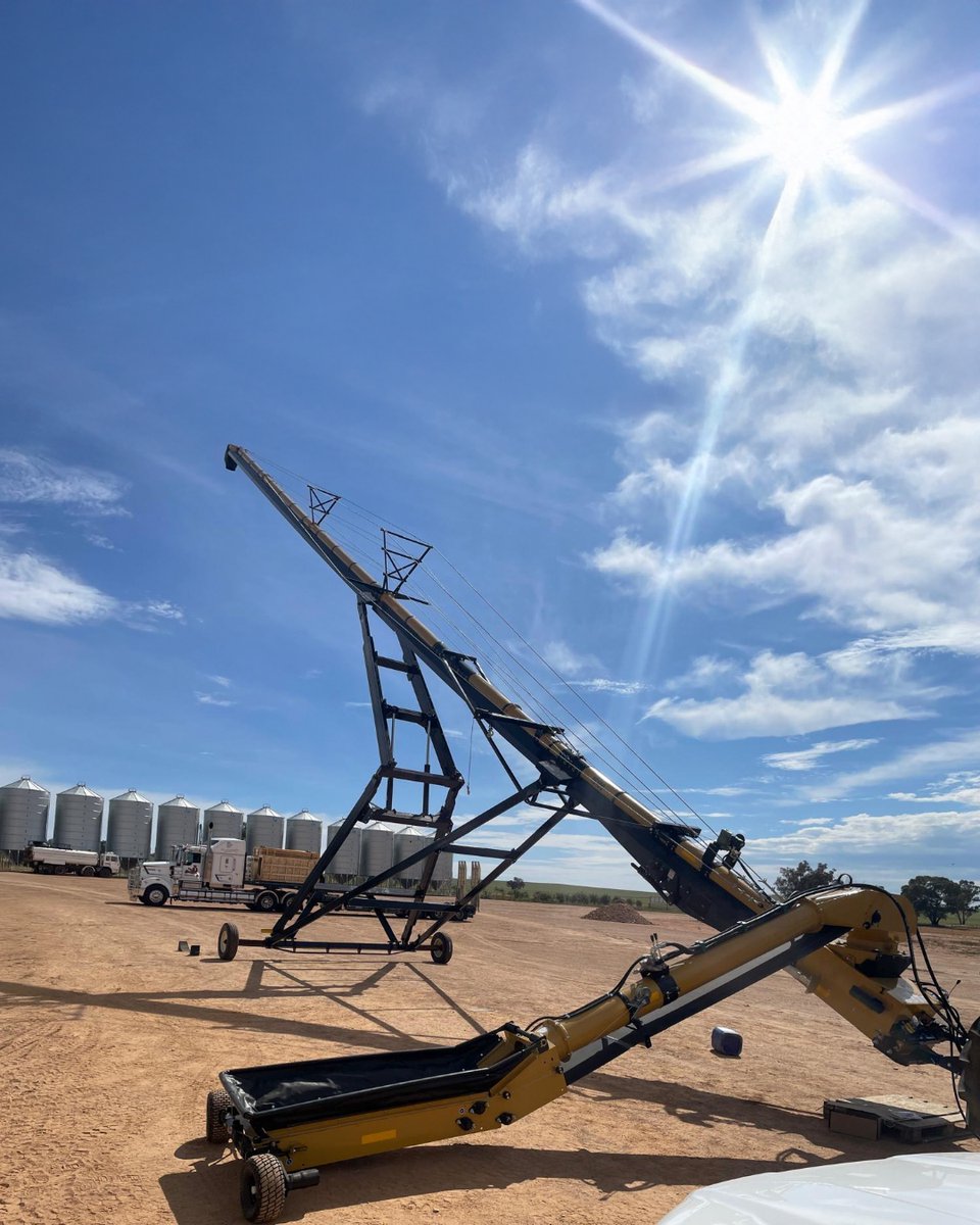 💪 Now that’s a unit! The Convey-All 16-100 swing conveyor is built for serious efficiency — a 100-foot conveyor with swing-out and hydraulic hopper-over for effortless grain transfer.

Perfect for big jobs where performance and reliability matter most. 🌾🚜

#ConveyAll