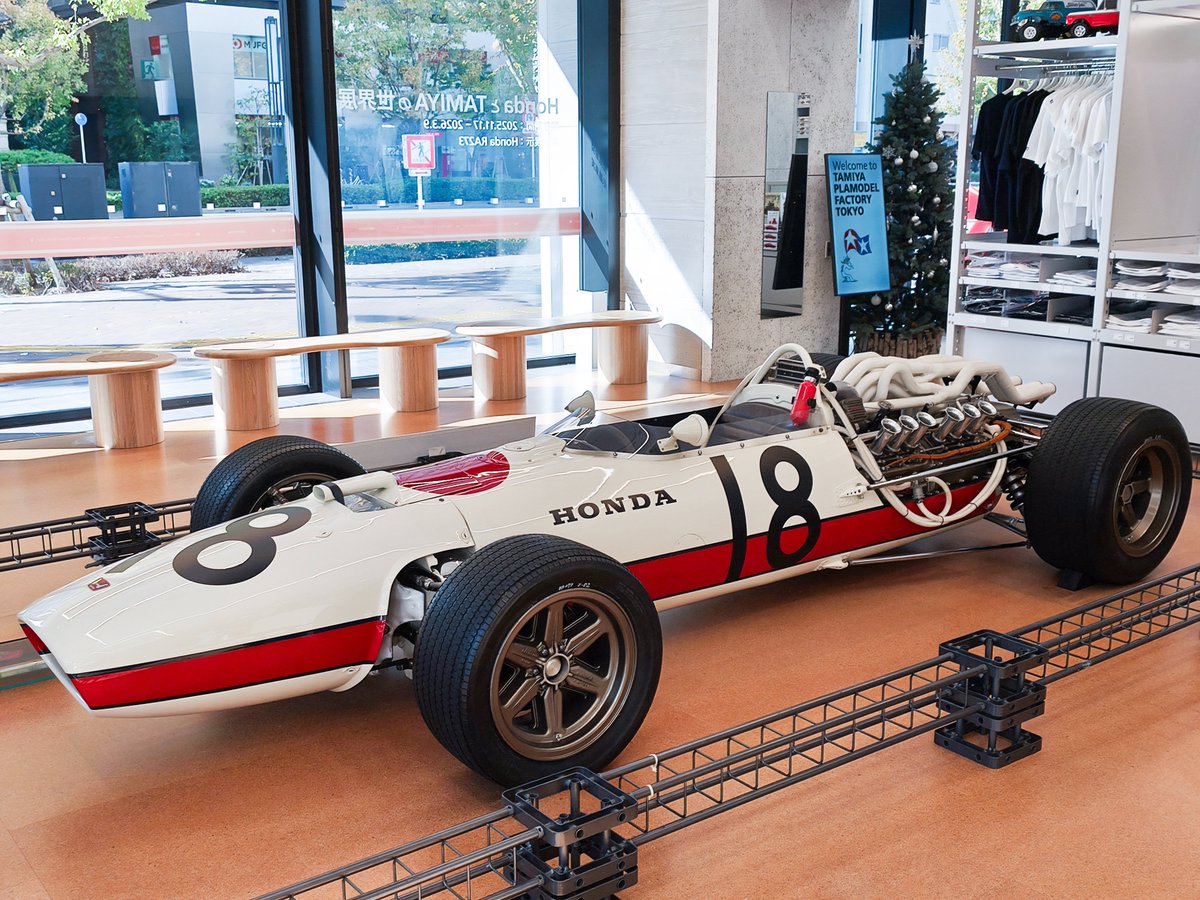 TAMIYA_TOKYO's tweet image. TAMIYA TOKYO「Honda F1™」特別イベント開催中📢

『Honda F1™で世界に挑んだ日本のモノづくり』
伝説のF1マシン「Honda RA273」の実車展示をはじめ、タミヤ秘蔵の写真展や特別映像上映など、Honda F1™の歴史を体感できる企画が盛りだくさん！

📌実車展示「Honda RA273」…
