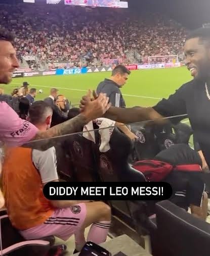 TouchlineFX's tweet image. People Ronaldo hangs out with

People Messi hangs out with