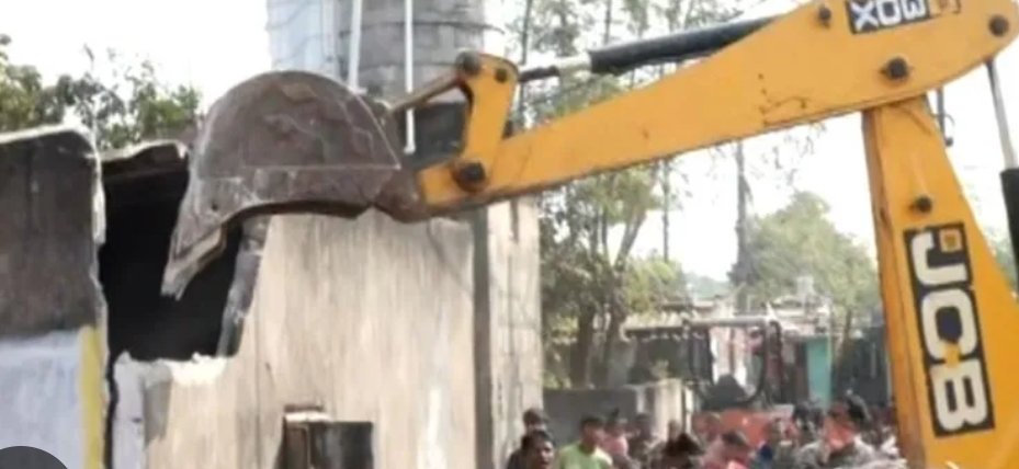 amareshbiswal72's tweet image. #ସାଲିଆସାହିର_ସତ_କାହାଣୀ: 
(୧) ବୁଲୁ ମାରାଣ୍ଡି ମୟୂରଭଞ୍ଜରେ ରୁହନ୍ତି। କିନ୍ତୁ ସାଲିଆ ସାହିରେ ୬ଟି ଘର ଭଡ଼ା ଦେଇଛନ୍ତି। ପ୍ରତି ରୁମ୍ ୨ ହଜାର। ମାସକୁ ରୋଜଗାର ୧୨ ହଜାର। ଉଚ୍ଛେଦ ବେଳେ ମାଲିକ ନାହିଁ, ଭଡ଼ାଟିଆ ହଟହଟା।
(୨) ଉଚ୍ଛେଦ ବେଳେ ଜଣାପଡ଼ିଲା ଜଣେ ପୁଲିସ ସାଲିଆସାହିରେ ଘର କରିଛନ୍ତି। ସ୍ତ୍ରୀ ତାଉ ଦେଖେଇଲେ। (ସମ୍ବାଦ)