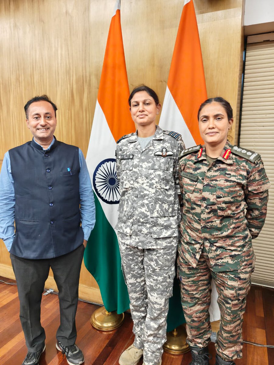 हमारे प्रिय बड़े भाई , राष्ट्रवादी पत्रकार सौरभ तिवारी जी को जन्मदिन की ढेरों बधाई.!🎉🥳

<a href="/SaurabhStv/">Journalist Saurabh Tiwari</a>