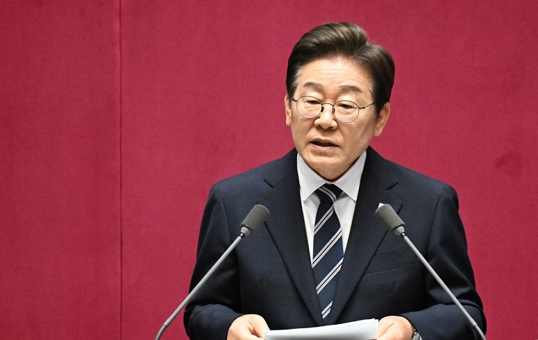 G_Ldrs_Insights's tweet image. South Korea Joins UAE&apos;s Stargate Project in Major Tech Partnership

South Korea has signed an agreement to join the United Arab Emirates’ Stargate UAE project, a large-scale...

#SouthKorea #UAE #StargateProject #G42 #DataInfrastructure 

Read More: lnkd.in/dDaJPUjK