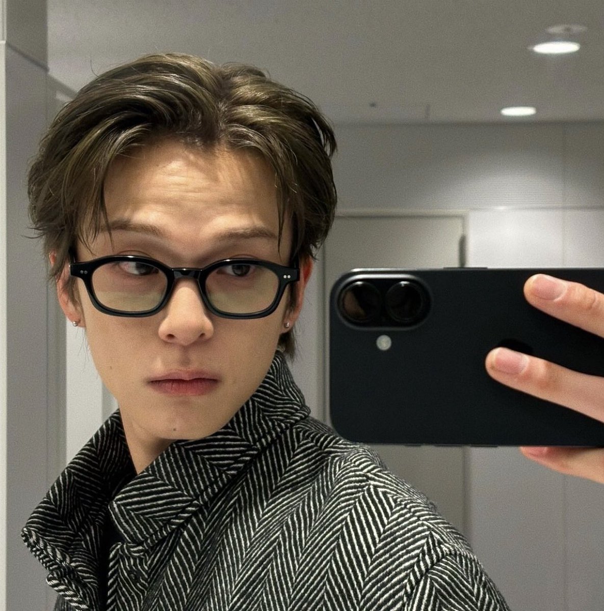 treasure_hd's tweet photo. 📸🤖    

#トレジャー #ASAHI #아사히 #TREASURE  #트레저 @treasuremembers https://t.co/f1PW47xWGc