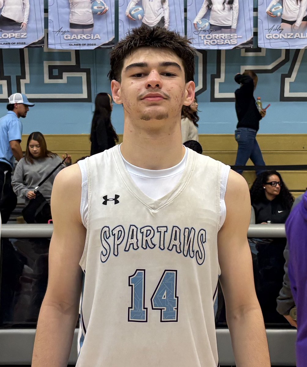 Pdouble_33's tweet photo. Central Section🏀

Final Score

South Bakersfield 78
Ridgeview 46

Top Scorers
Spartans 
Cliff Willis 25p 5s
Gavin Christian 24p 10r 4s
Emani Myles 9
Cam Hernandez 8p 3s 3a

Wolfpack
Josiah Frink 14p 8r 2b
Darryon Casteel 8p 4r 2s
2 players with 6

Great start to the season for the Spartans who have ambitions to win league, earn a high seed, & make a run @ a Section title. Two best players came out & had statement showings, combing for 49 points, 14 rebounds & 9 steals. 
@CifCentral @KernHighNetwork @trevhorn @paulmeadors @RonMFlores