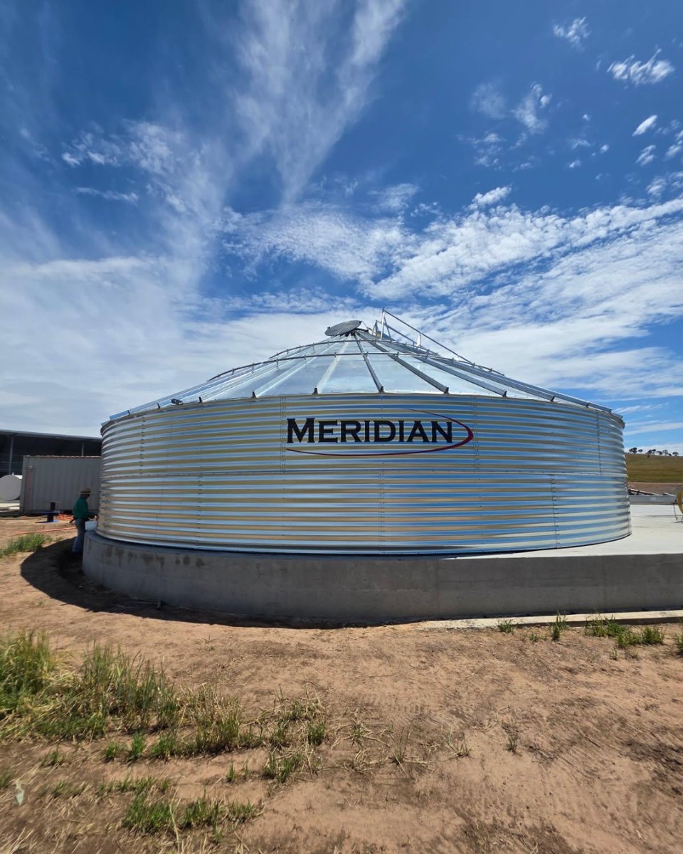 🔩 Big storage in the making! A Meridian 2000-tonne flat bottom silo build is well underway — designed to deliver long-term reliability, strength and smooth grain flow.

#MeridianSilo #GrainStorage #FlatBottomSilo