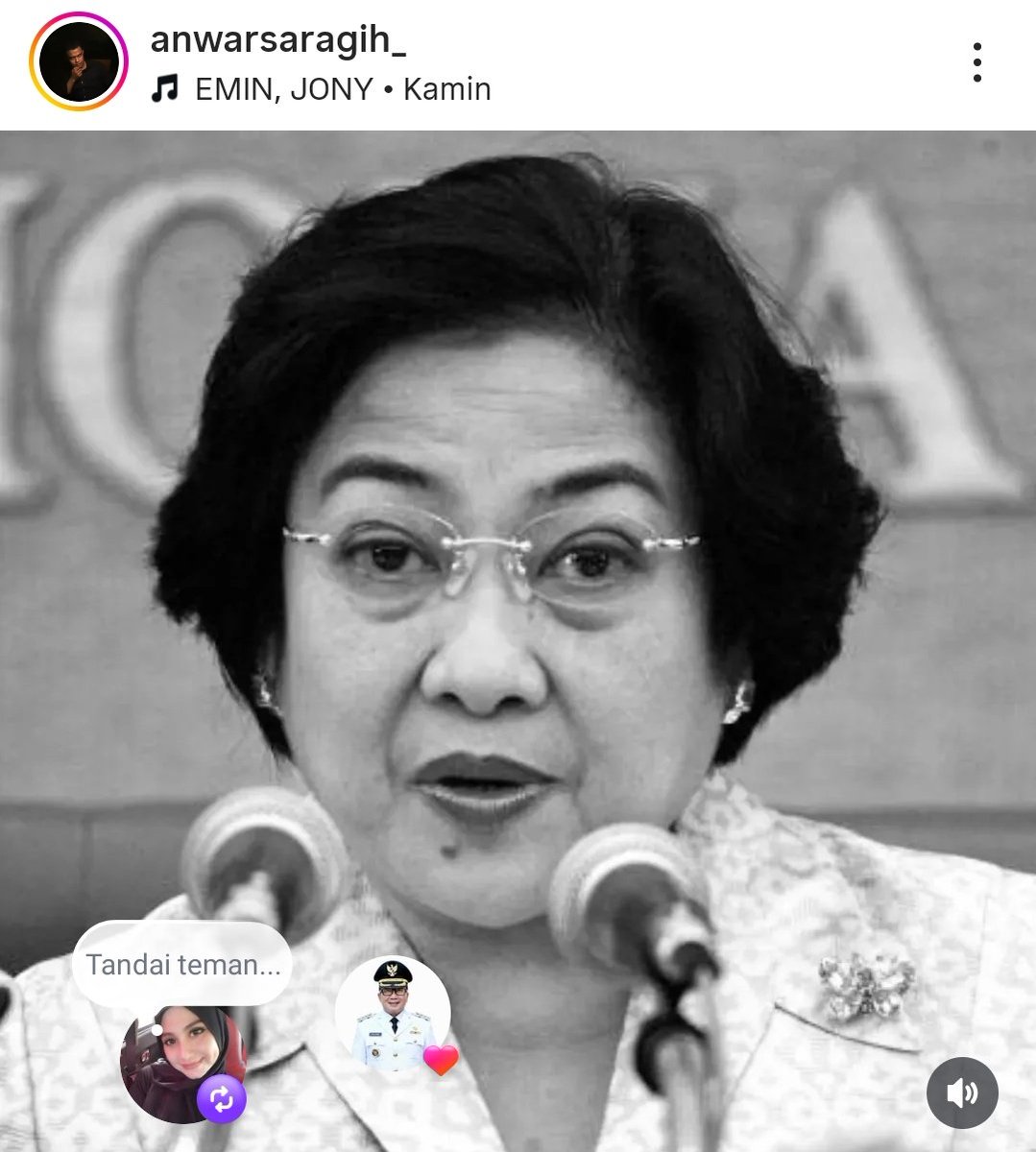 Megawati dan Indosat, mari adil sejak dipikiran.

Kebijakan privatisasi Indosat adalah pilihan paling pahit di era kepresidenan Megawati. Kebijakan yang akhirnya menjadi titik serang personal kepada Mega dalam dua dekade terakhir.

Pra-kondisinya saat itu, APBN sedang ambruk.