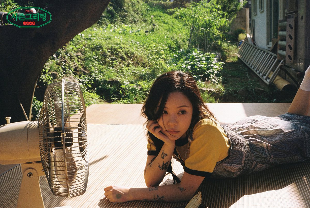 WheeIn_0fficial's tweet image. [#WheeIn]
2026 SEASON&apos;S GREETINGS
[나비농장] CONCEPT PHOTO #4
 
~ 11.25 23:59 (KST)
🍃 sound-wave.co.kr
 
#휘인 #나비농장
#Fruitful_Holiday