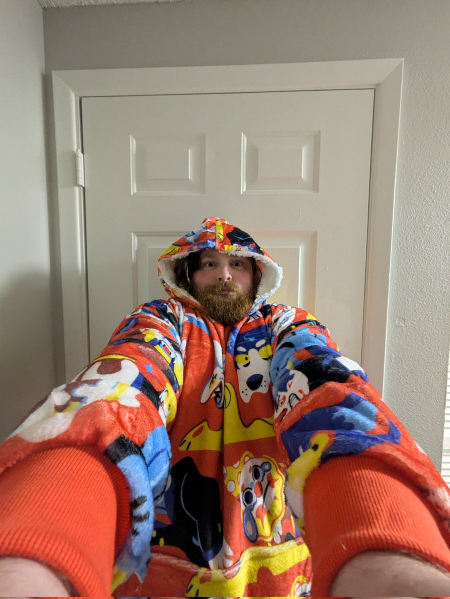 ActuallyAGoat's tweet photo. My @DrawfeeShow x @thegood_store hooded blanket came today. I also need to submit a new photo for my profile at work. Which one should I submit, or is this too distracting?
(CC: @hankgreen) https://t.co/C9jUVZlgH7