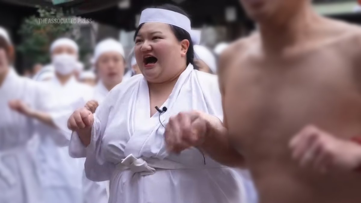 yukiguni00's tweet image. 「冬に寒中水泳をするクレイジーな日本人」としてAP通信に取り上げられたオダウエダ植田さん #月曜がっちゃんこ 

Worshippers bathe in ice water at Tokyo shrine to pray for good health｜AP Archive
youtube.com/watch?v=EcUZYn…