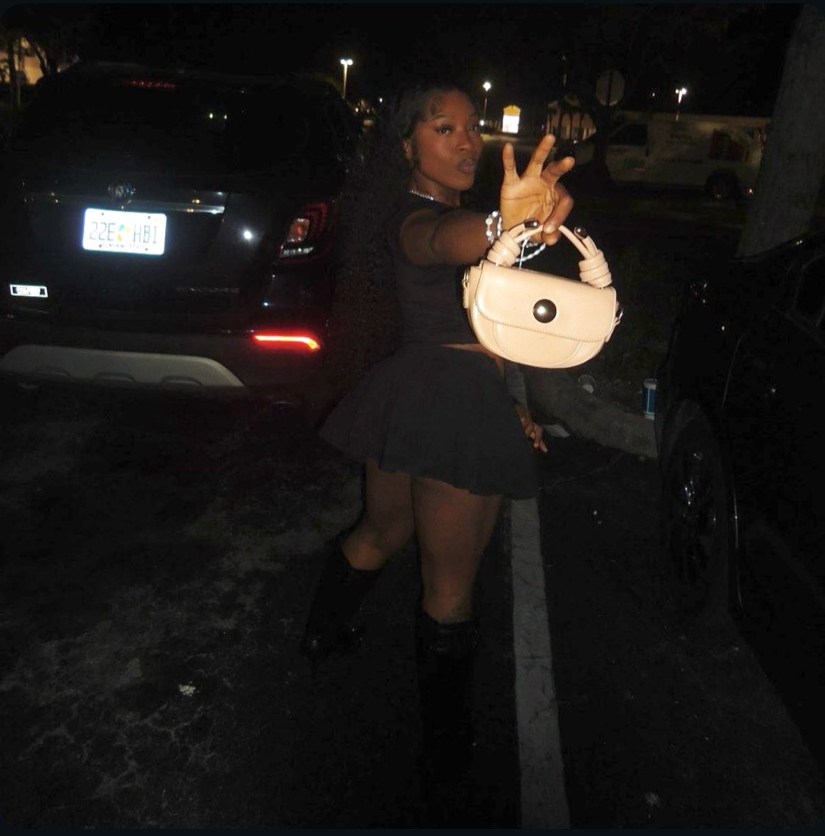 Y O T T I tweet media