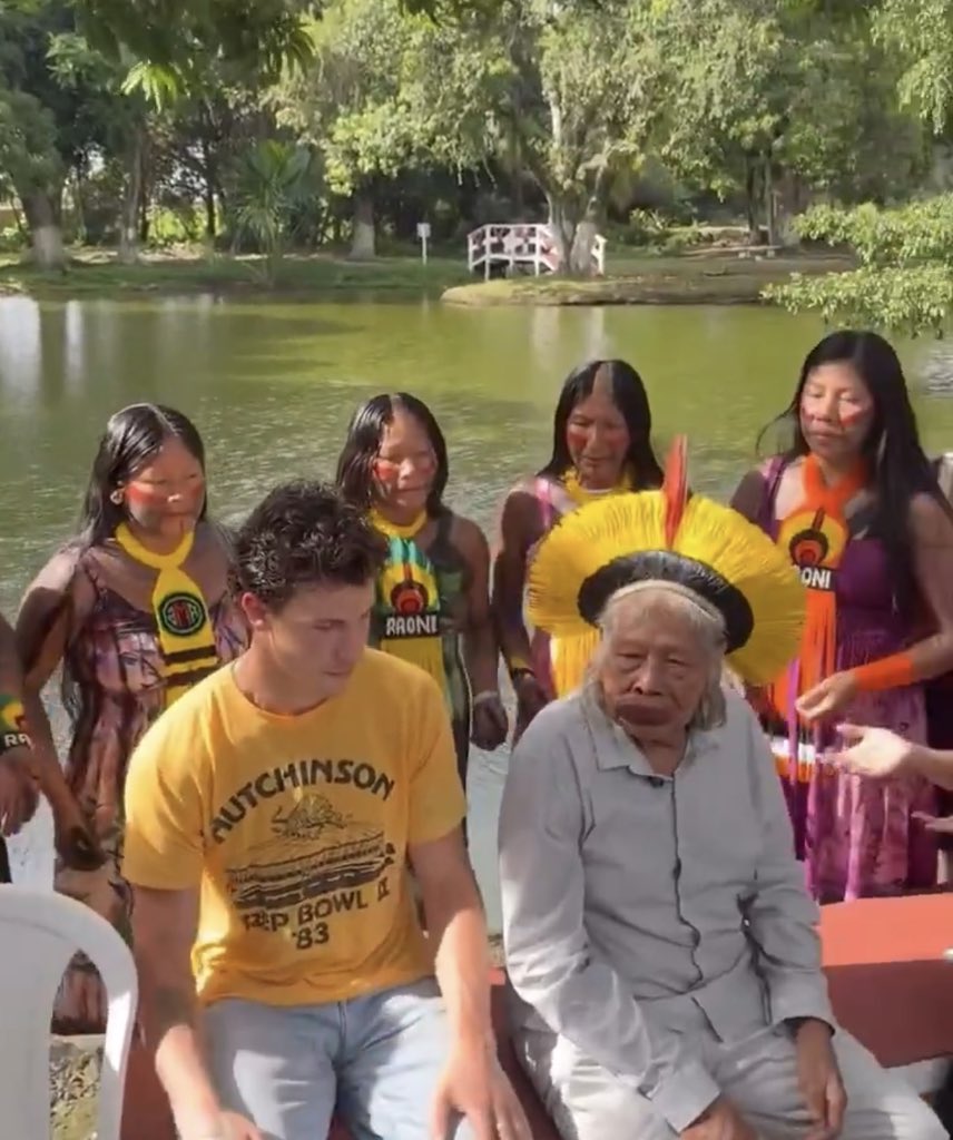 tracklist's tweet image. Momentos marcantes de celebridades internacionais no Brasil 🇧🇷

#ThreadTracklist