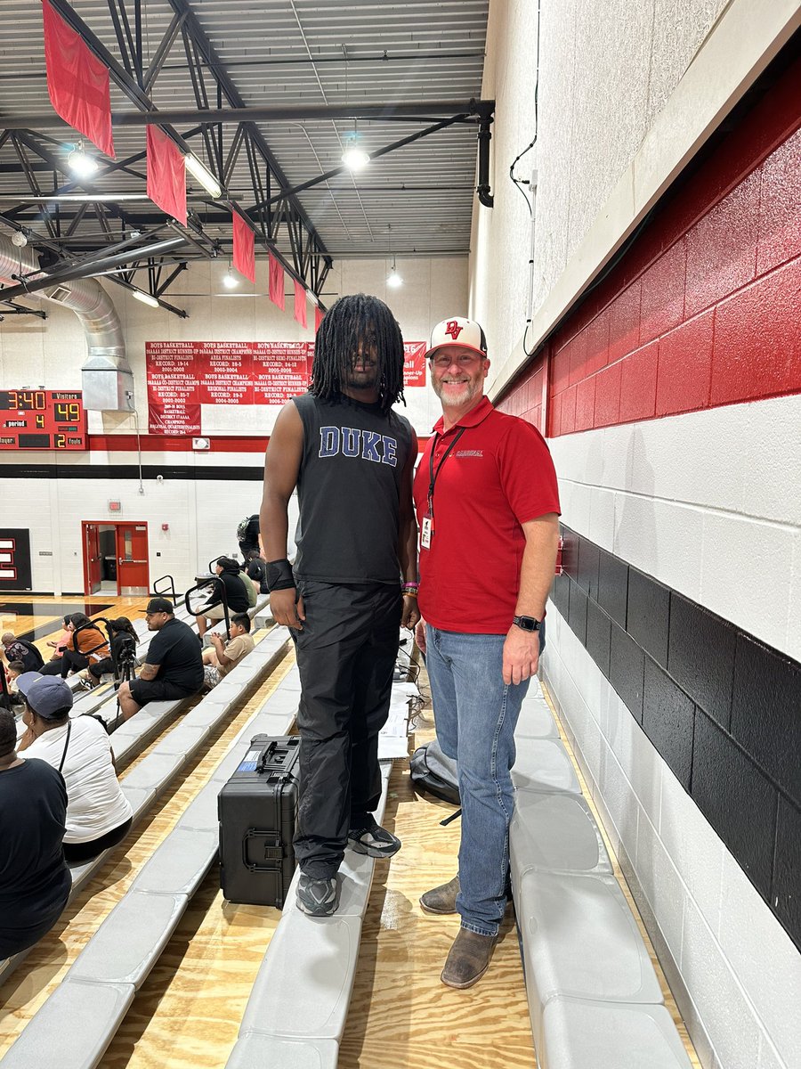 Nothing like seeing my guy <a href="/Rickypoole45/">ricky poole</a> at the <a href="/DelValleGBB/">DVGBB</a> game vs <a href="/KilleenISD_/">KISD Sports</a> Chaparrals…true baller! #txhsfootball