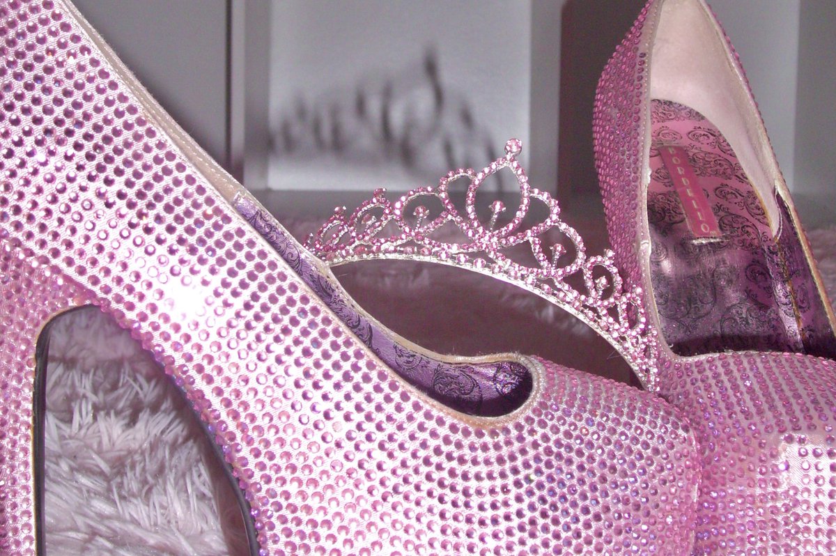 🎀 happy princess day 🜲 ݁˖⟢