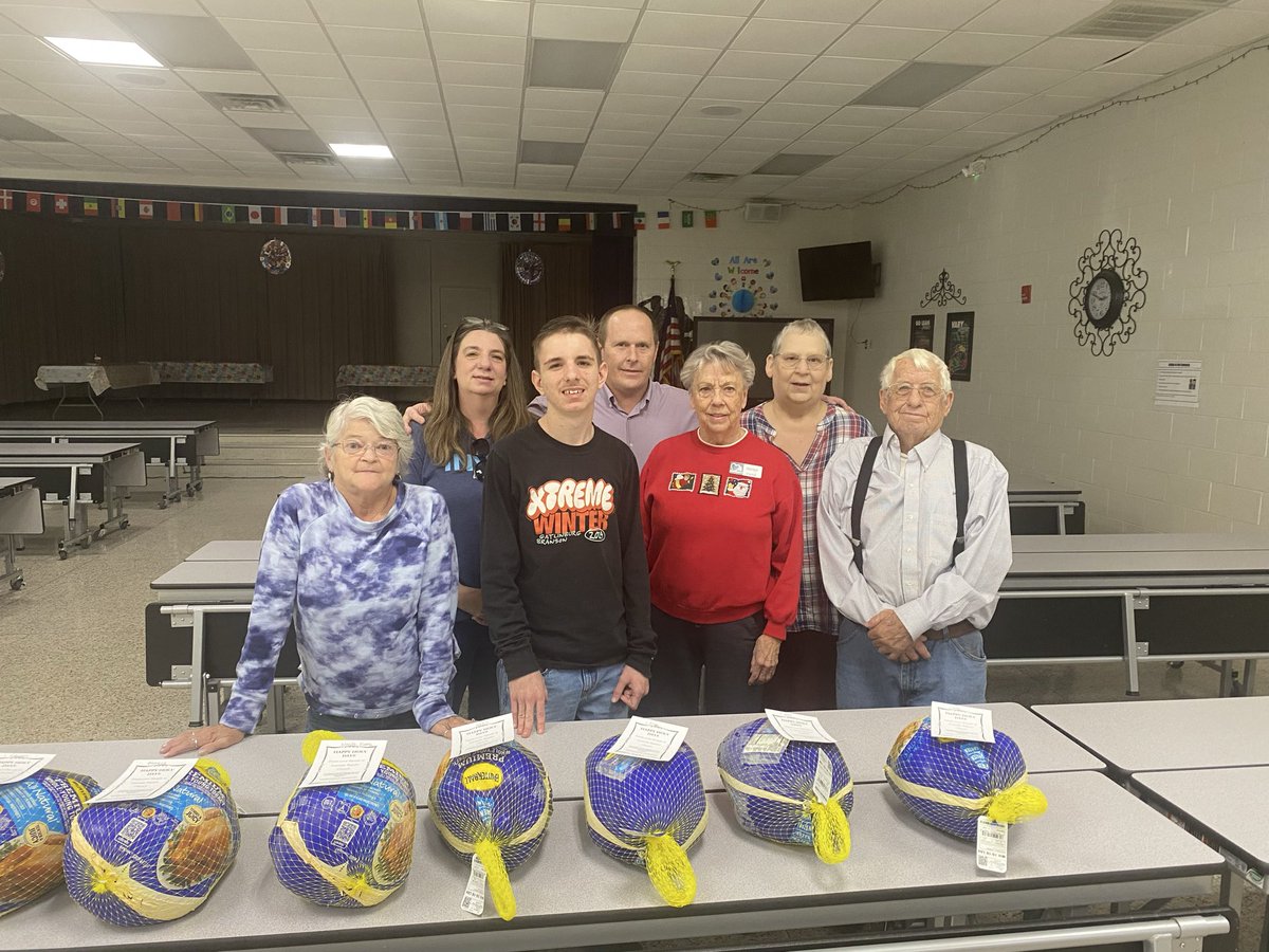 Thank you to Eastside Baptist Church for donating turkeys to each staff member to enjoy during the Thanksgiving holiday! <a href="/Stephanie1Gregg/">Stephanie Gregg</a> <a href="/EllJayDee_AP/">Lesllie Dowling</a> <a href="/SumterSCSchools/">Sumter School Dist.</a> <a href="/DrShirleyGamble/">Dr. Shirley Gamble</a>