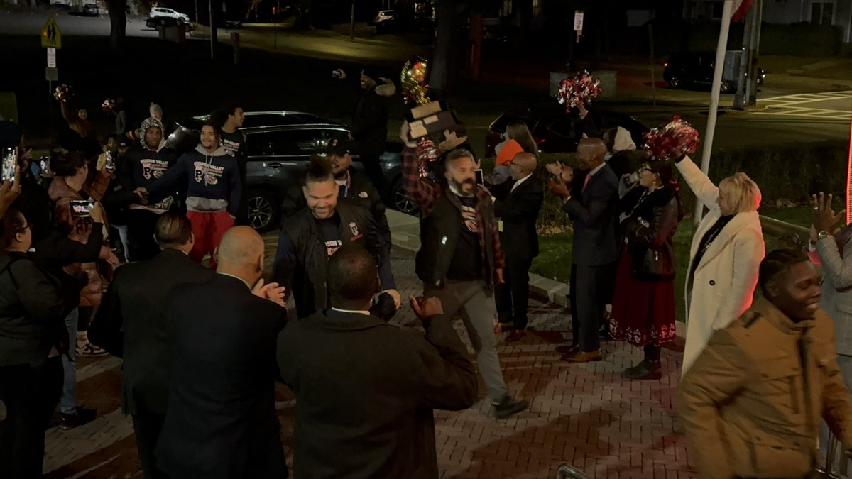 PeekskillCSD's tweet image. Tonight, we gathered our Boys Varsity Football Team, coaches, cheerleaders, families, friends and fans to celebrate our Hudson Valley Tournament Champions at our Board of Ed meeting! We are so proud of our scholar-athletes! 
❤️🏈🏆💙#Peekskillpride