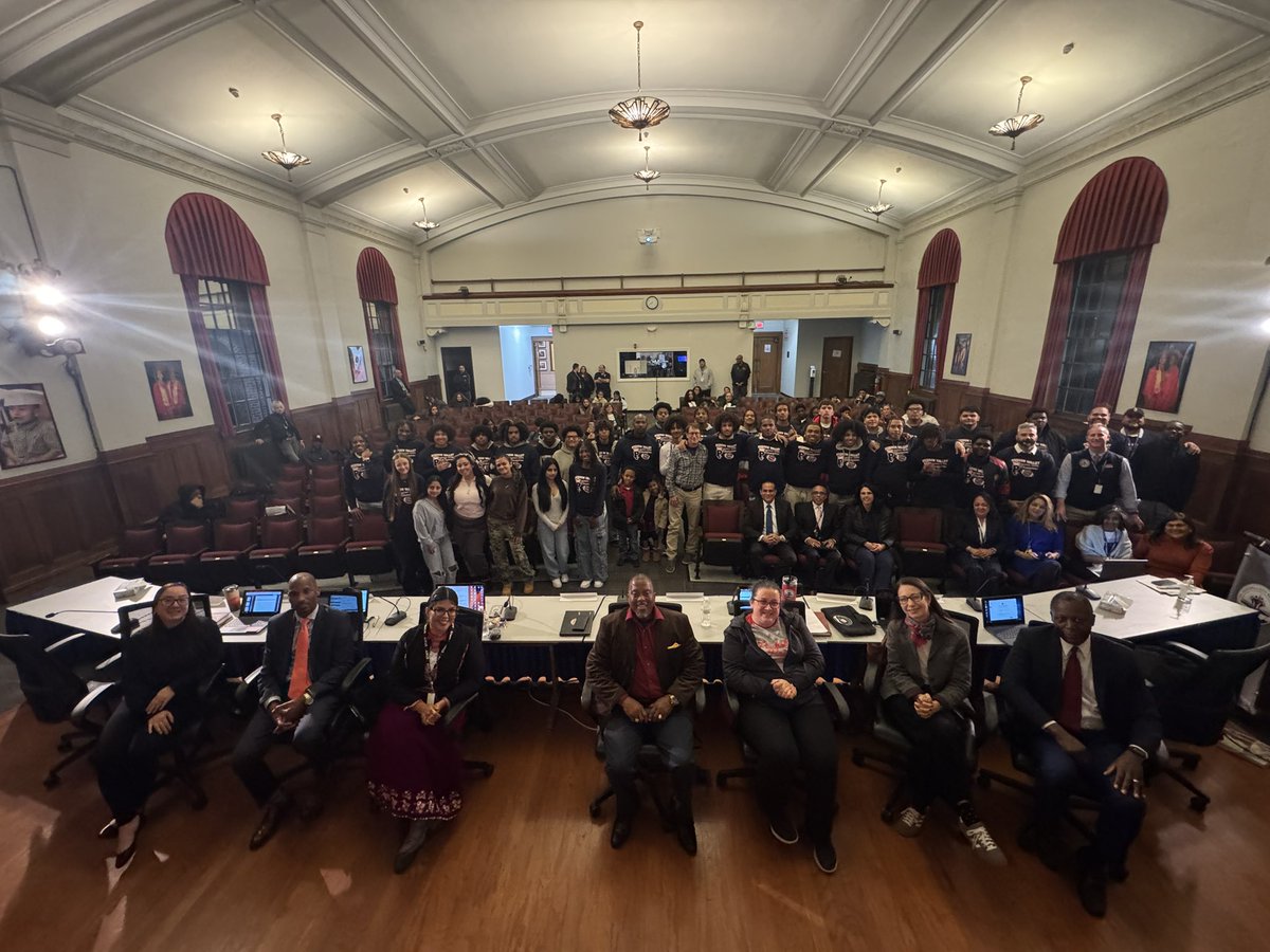 PeekskillCSD's tweet image. Tonight, we gathered our Boys Varsity Football Team, coaches, cheerleaders, families, friends and fans to celebrate our Hudson Valley Tournament Champions at our Board of Ed meeting! We are so proud of our scholar-athletes! 
❤️🏈🏆💙#Peekskillpride