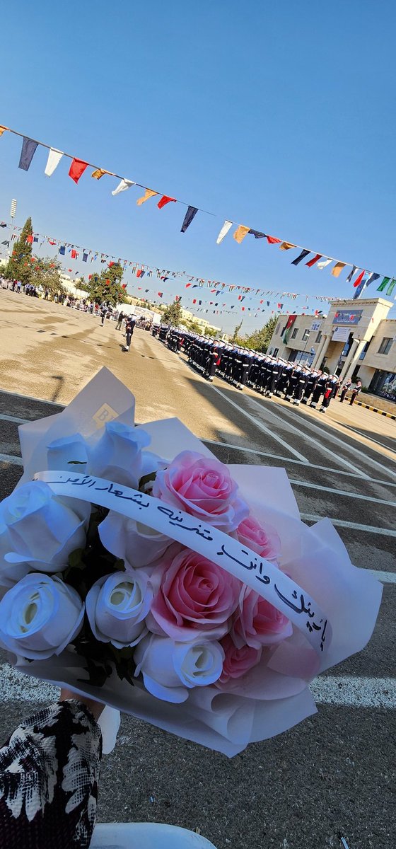 الحمد لله، حمدًا يوافي نعمه ويكافئ مزيده ، بالأمس أبكي سجوداً لربي ليحقق حلمي 
واليوم أبكي حمداً حلمي بين يدي 🩶👮🏻‍♀️
تم تخريجي من معهد الأميرة بسمة لتدريب الشرطة النسائية برتبة عريف 👮🏻‍♀️