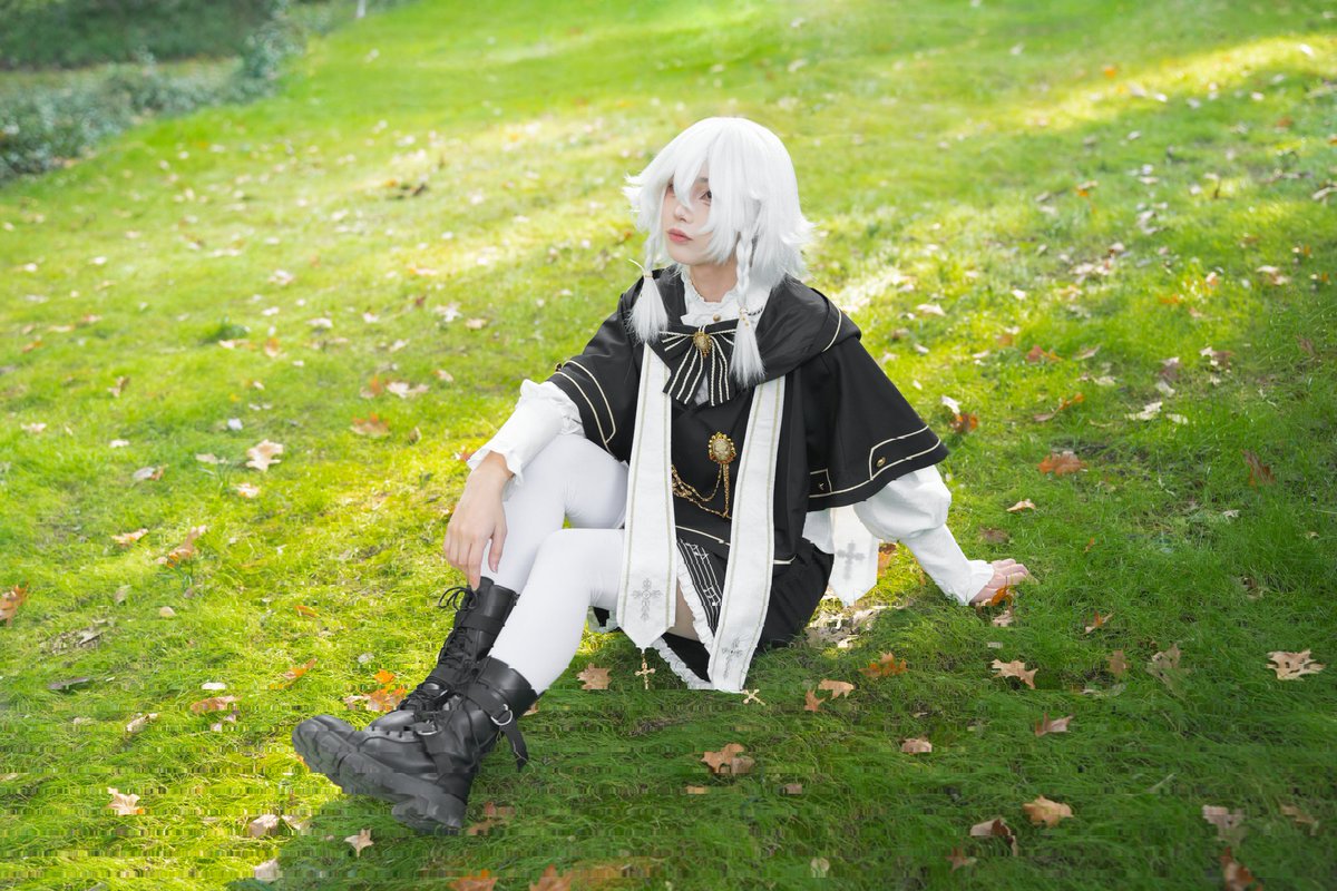 haozigeSakuya's tweet image. #cos #男lo #小男孩 #可爱少年 #神职 我去教堂忏悔，我说我喜欢小男孩，我可能是gay。。。但是神父突然要我联系方式