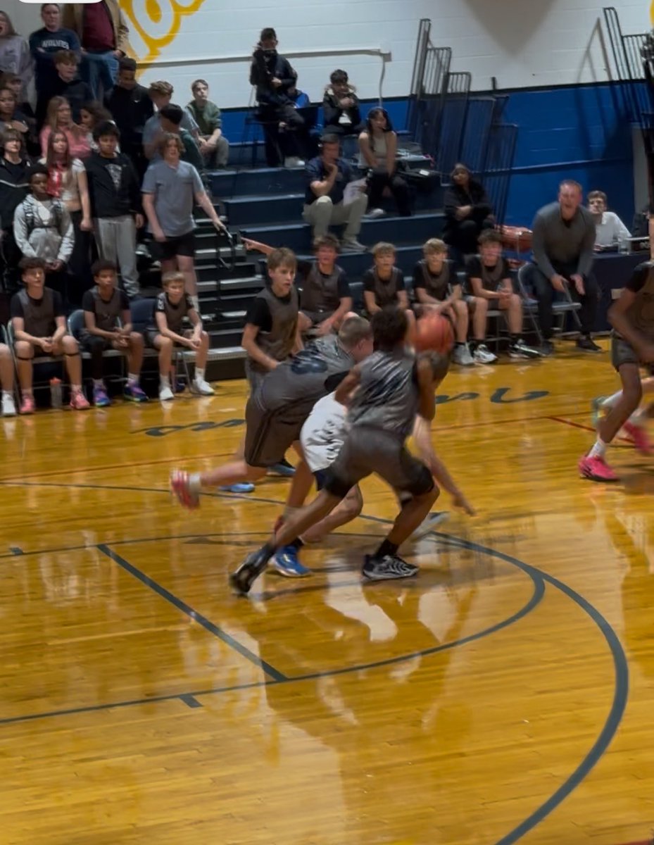 TrishaGrantham5's tweet image. Game #2  in the books for our Wentzville South Middle School boys🏀 Another W and this time vs Holt🙌🏻 Fun to watch Ashton back on the court with his buddies! #23 #ballin #45-43 #assist #wsms #wolves🐺 #forward @ag_stl @RAGranthamIV_2 @PtoSms @WSMSwolves @WSDinfo