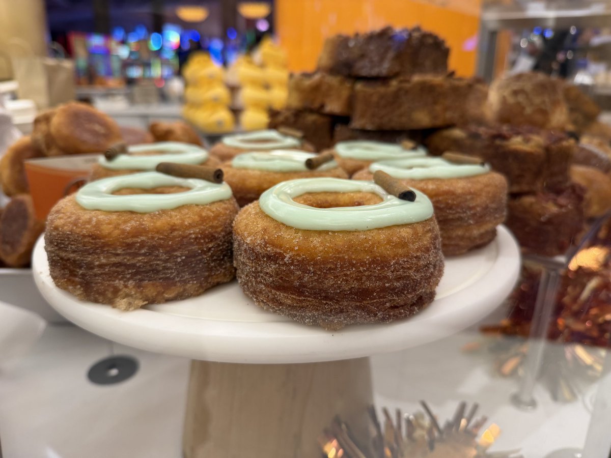 Is an Ansel cronut worth $12? Probably not, but it was delicious!
