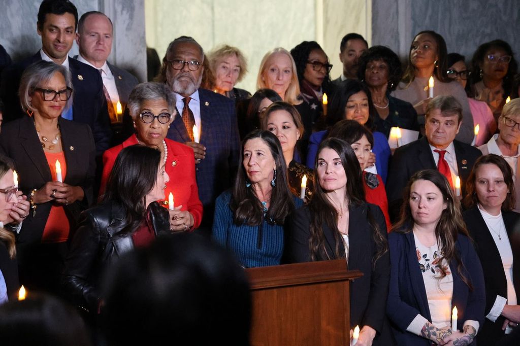 RepMGS's tweet image. It was truly amazing to be at a candlelight vigil in solidarity with the Epstein survivors when word broke about the Senate&apos;s passage of the Epstein Files Transparency Act. 

Tears, cheers, and relief.